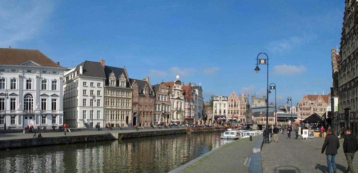 Les façades historiques de Gand au bord de la Lys